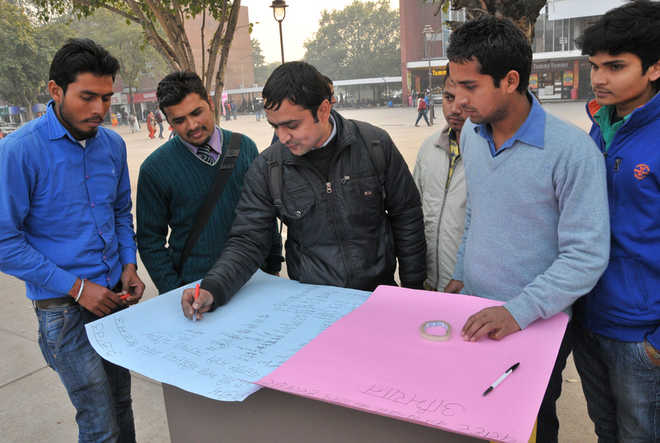 Students assn launches signature campaign