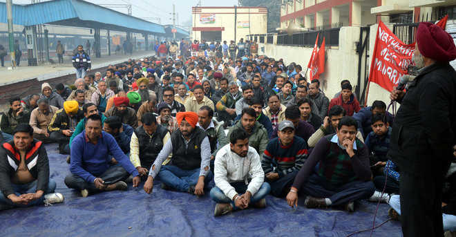 Railway employees protest 7th Pay Commission’s recommendations