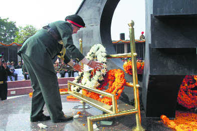 Tributes paid to martyrs at Chandigarh War Memorial