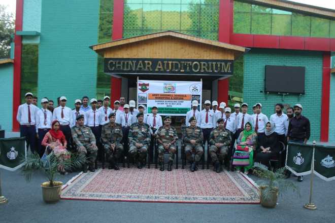 Army welcomes students after Pune tour