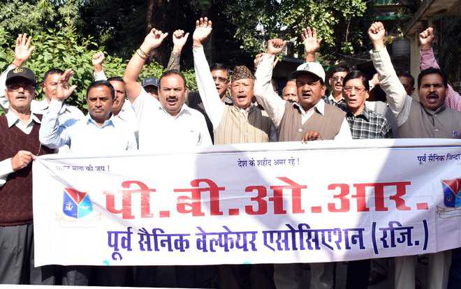 Adequate pension for honorary ranks sought