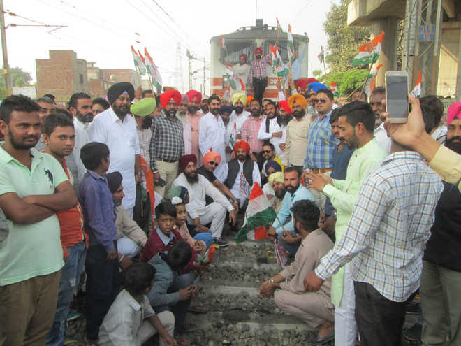 Congress MLA, supporters block Sirhind railway line