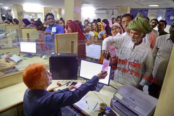 Long queues, no holidays, demonetisation hits bank staffers hard too