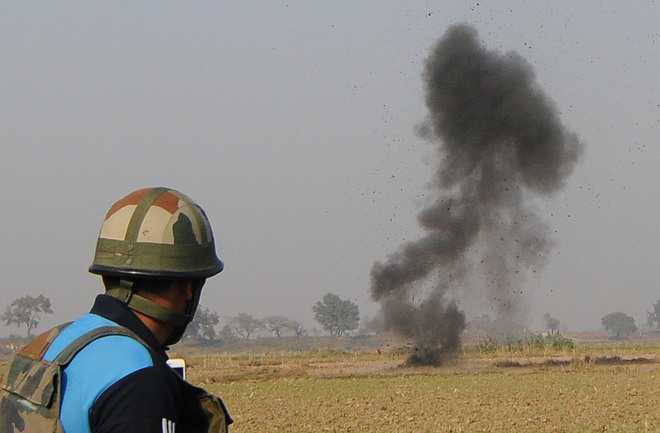 Army begins defusing shells in border areas