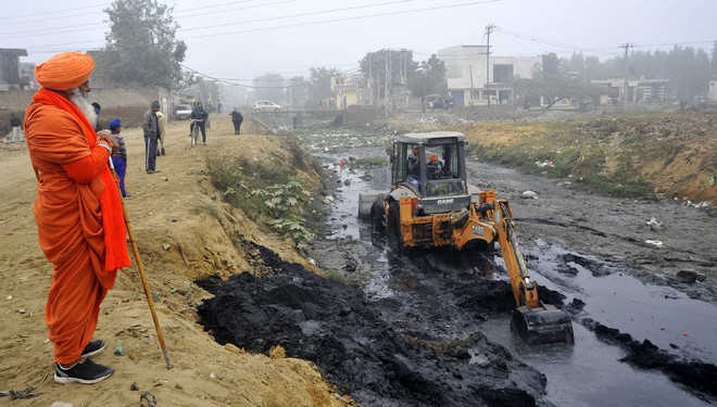 Kala Sanghian drain cleaning work begins