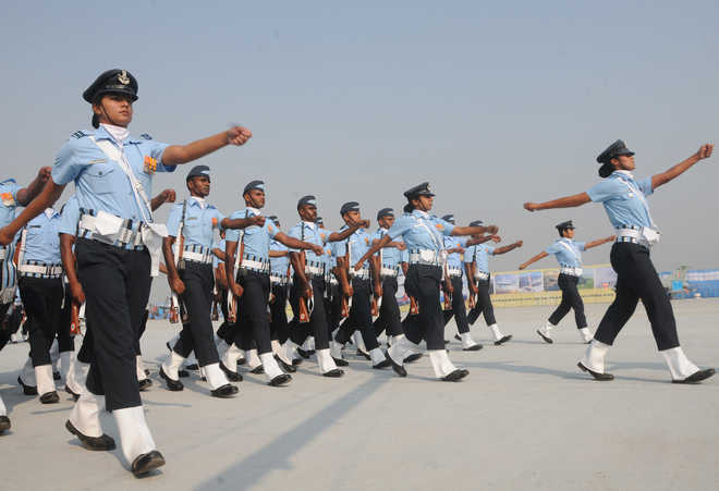 Induction of women in combat roles in phases: Parrikar