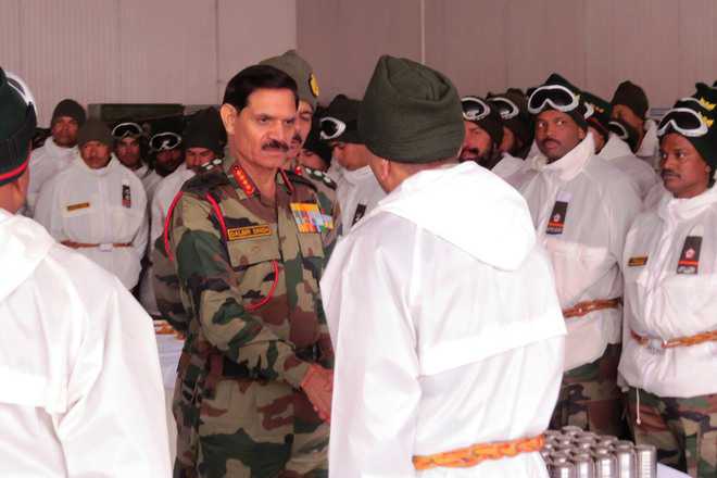 Army Chief visits Siachen with words of praise for soldiers