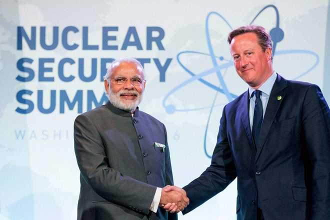 Modi meets Cameron in US; focus on defence, Make in India