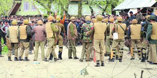 Violence spreads to Ganderbal, 10 hurt in clashes