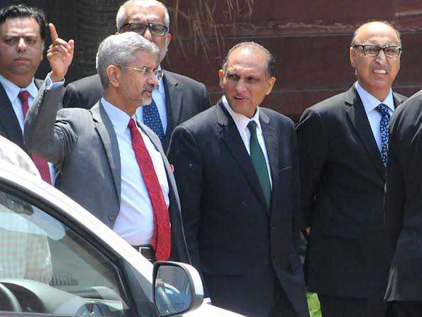 India, Pakistan talk again, stick to old ground