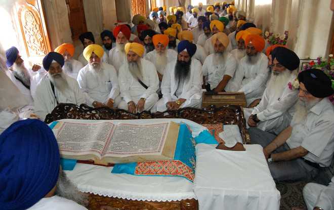 SGPC Begins ‘akhand Path’ At Golden Temple