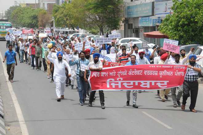 Powercom workers demand regularisation of jobs
