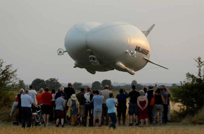 World’s ‘largest aircraft’ Airlander 10 gets off ground