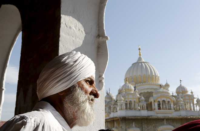 Pakistan to print Guru Granth Sahib to prevent desecration during yatra