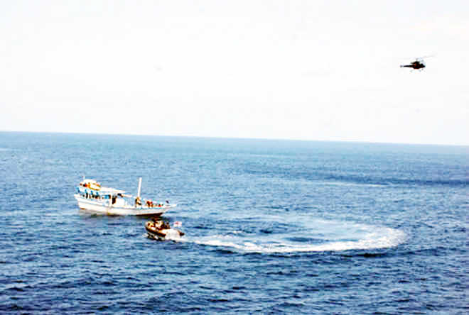 Navy thwarts piracy bid in Gulf of Aden