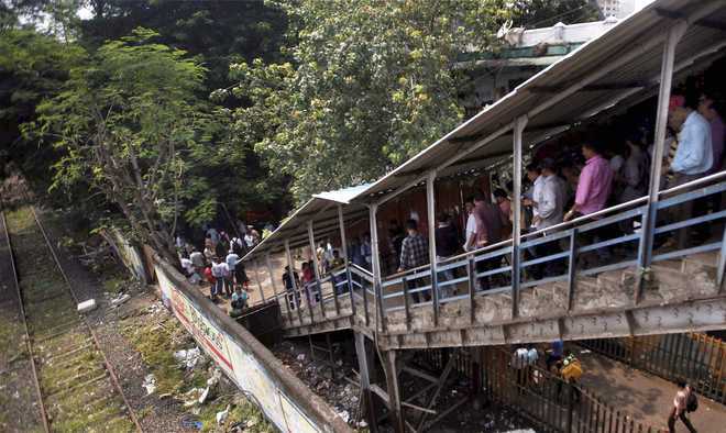 Army to help build foot overbridge at Elphinstone station