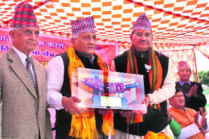 Gen VK Singh seeks votes for Ganesh Joshi