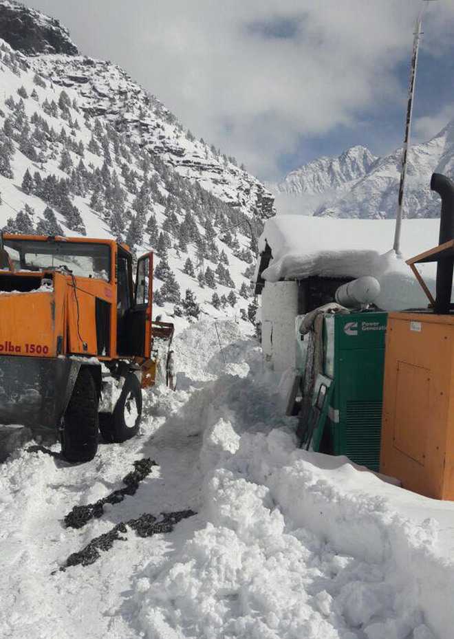 BRO speeds up work in snow-covered Lahaul