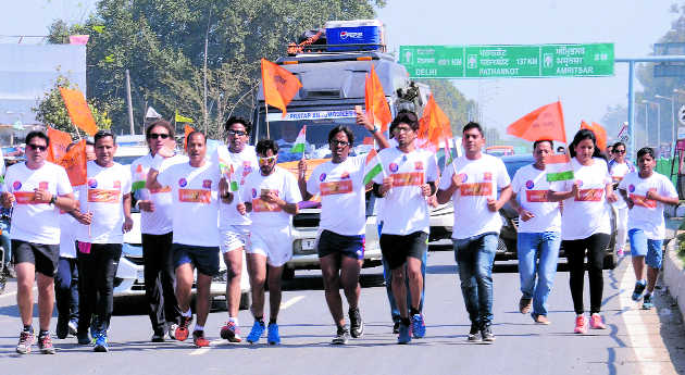 Runners from Rajasthan pay tributes to martyrs
