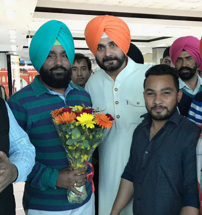 Majha Cong leaders in celebratory mood