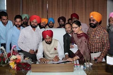Channi assumes office, favours replacing outdated courses