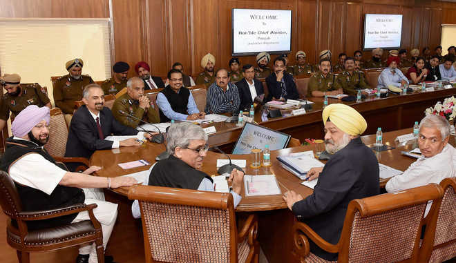Capt meets DCs, SSPs; says chargesheet against corrupt must in 3 days