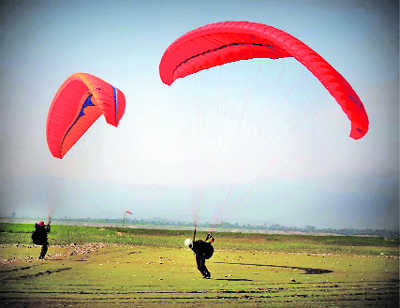 Army jawans learn paragliding