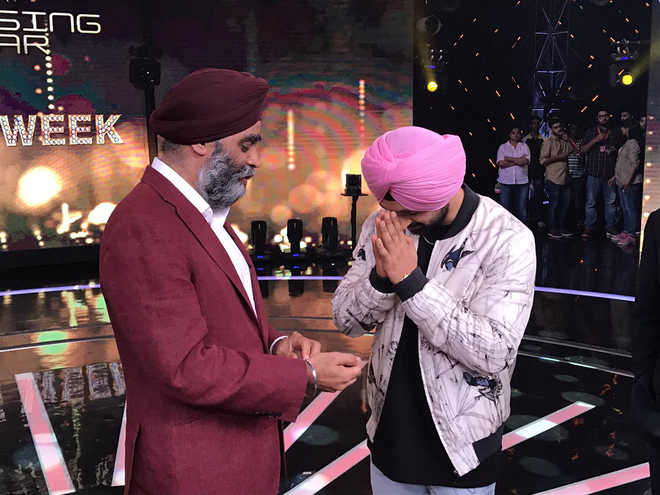 Canada minister Harjit Sajjan gives coin of honour to Diljit Dosanjh