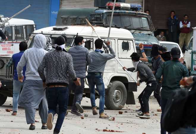 Now, all-woman battalion to deal with stone-throwers in Kashmir
