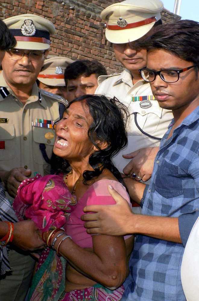 IAS officers to aid of martyr kin