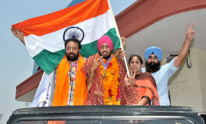 City gives rousing reception to its ‘sprint king’ Gurinderveer Singh