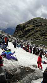 Snow hampers Manali-Leh road clearance