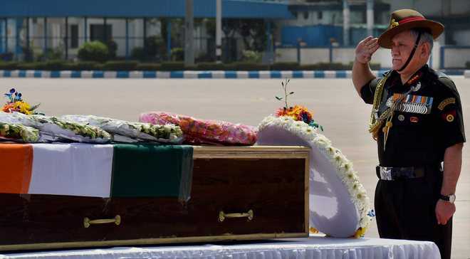 Army pays homage to 2 Qazigund martyrs