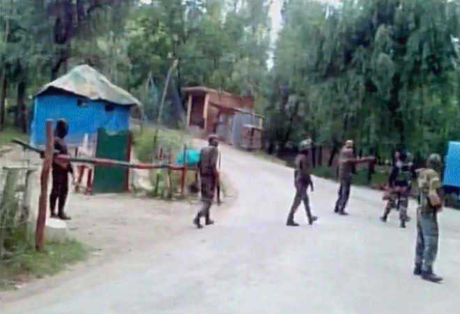 Six attacks within hours in Kashmir