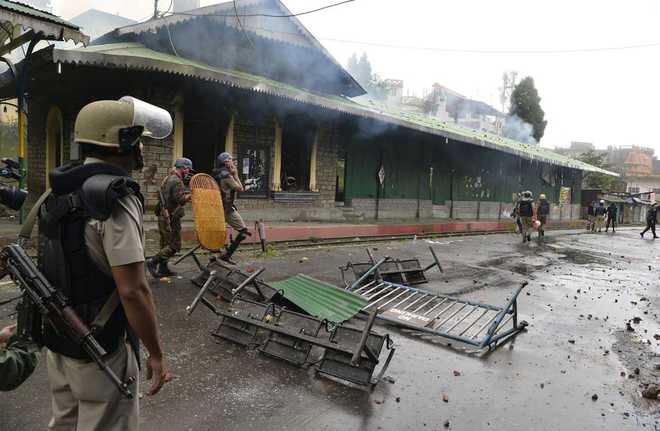 Army back in violence-hit Darjeeling
