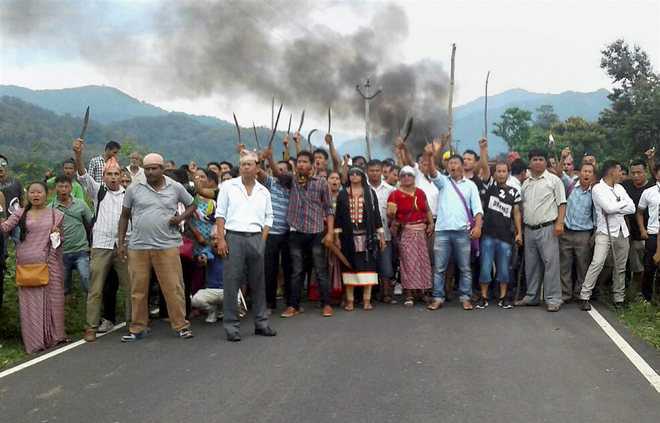 Violence, arson back in Darjeeling