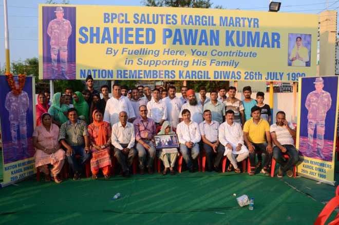 Kargil martyr Pawan Kumar’s kin felicitated
