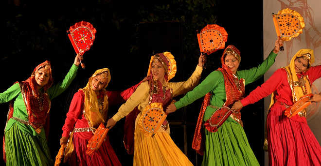 Humour, satire light up kavi sammelan