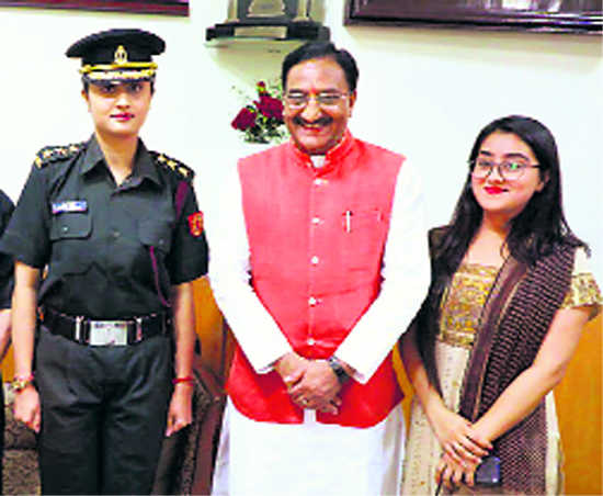 Former CM Pokhriyalâs daughter joins Army