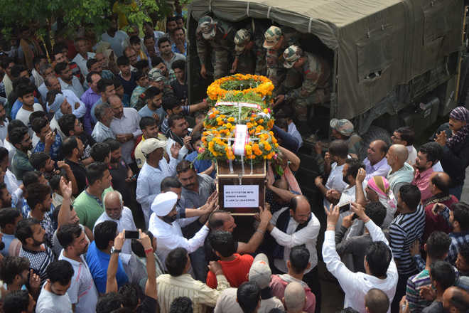 Rifleman killed on LoC laid to rest with full military honours