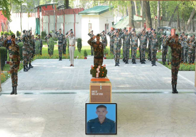 Army pays tributes to Pulwama martyr