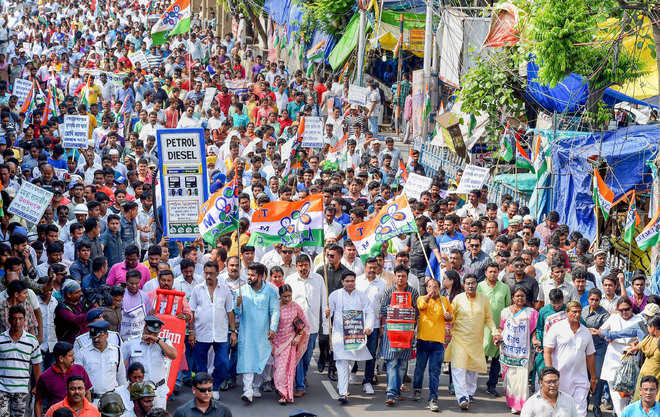 2018_5$largeimg26_Saturday_2018_014817902 2018_5$largeimg26_Saturday_2018_014817902 Gadkari for bringing petrol, diesel under GST Gadkari for bringing petrol, diesel under GST 2018 5 largeimg26 Saturday 2018 014817902