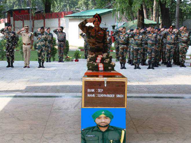 Army pays tributes to Keran martyr Sukhwinder Singh