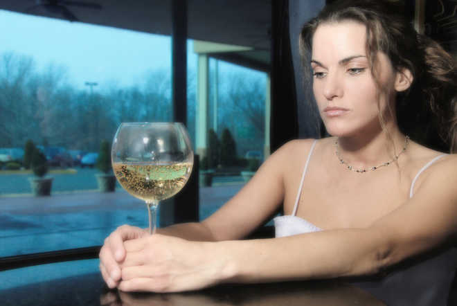 Why does white wine leave some women upset?