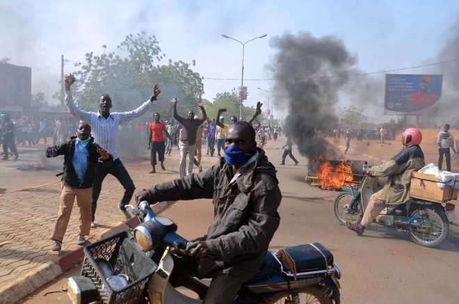 Charlie riots: Niger protesters burn churches