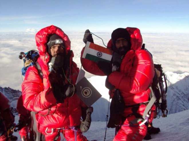 Hoisting Tricolour at  Everest a memorable moment: Dasrath