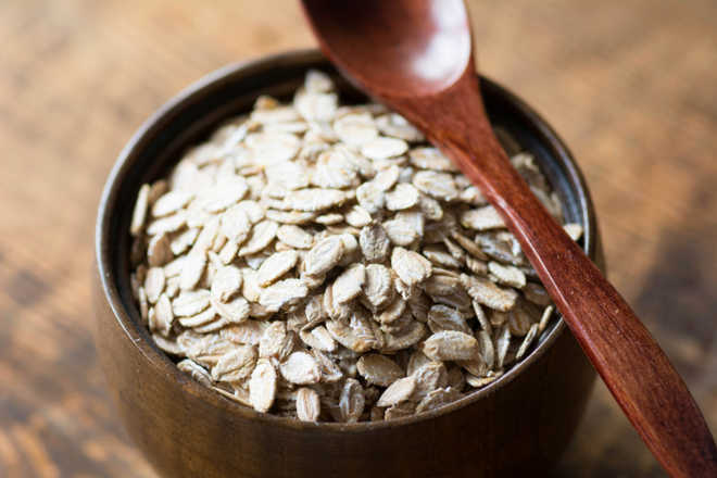 Have oatmeal for breakfast - and shed those extra kilos!