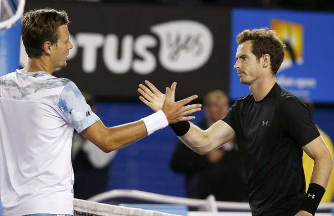 Murray overcomes Berdych, enters final