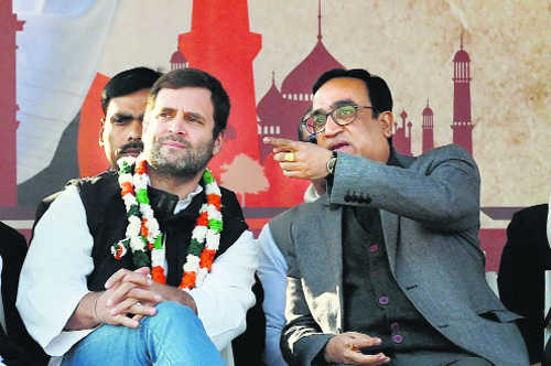 Rahul slams Modi for wearing ‘Rs 10 lakh suit’