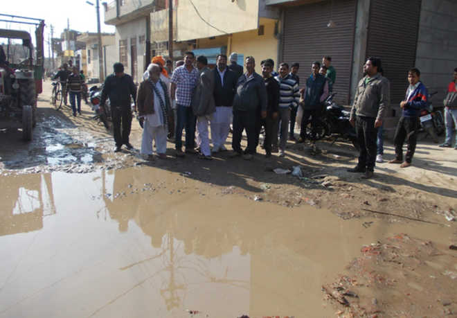Abohar residents want MC to solve sewage problem, protest